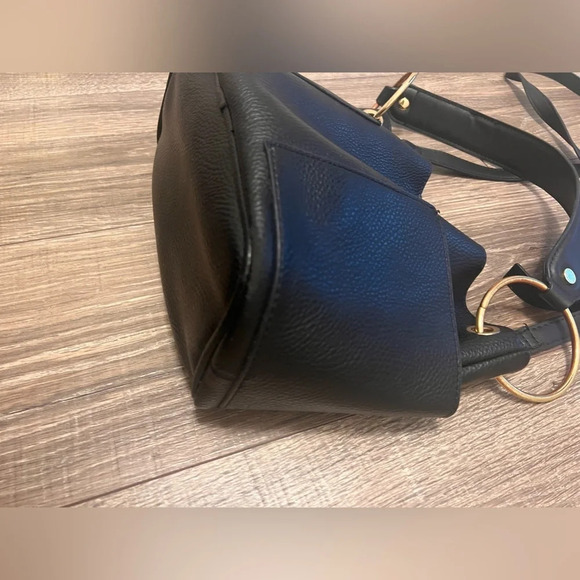 Steve Madden Black Bucket Bag Crossbody  Gold Hardware - Picture 5 of 9